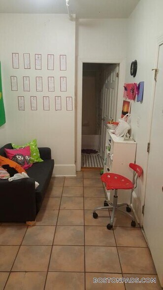 Building Photo - 64 Hemenway St