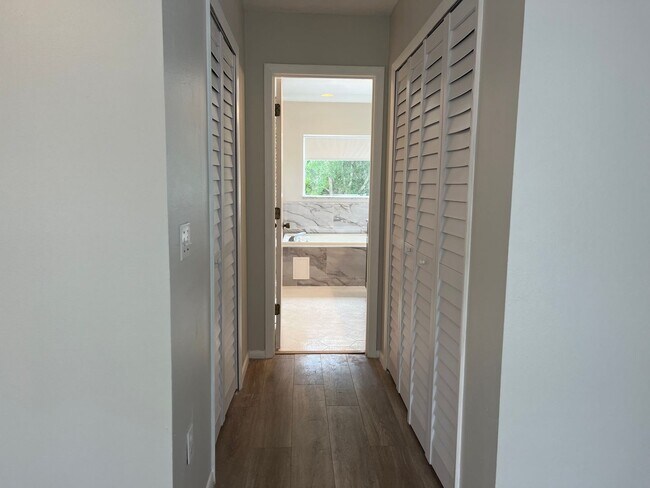 Building Photo - 820 Stone Chapel Ct