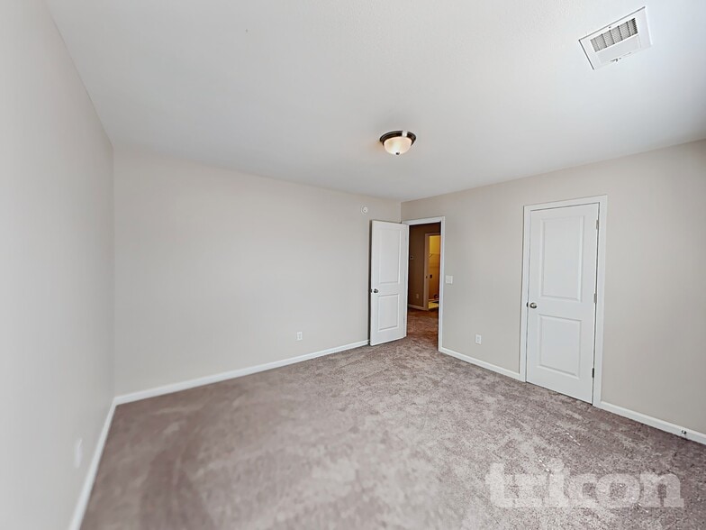 Building Photo - 304 Longfellows Ln