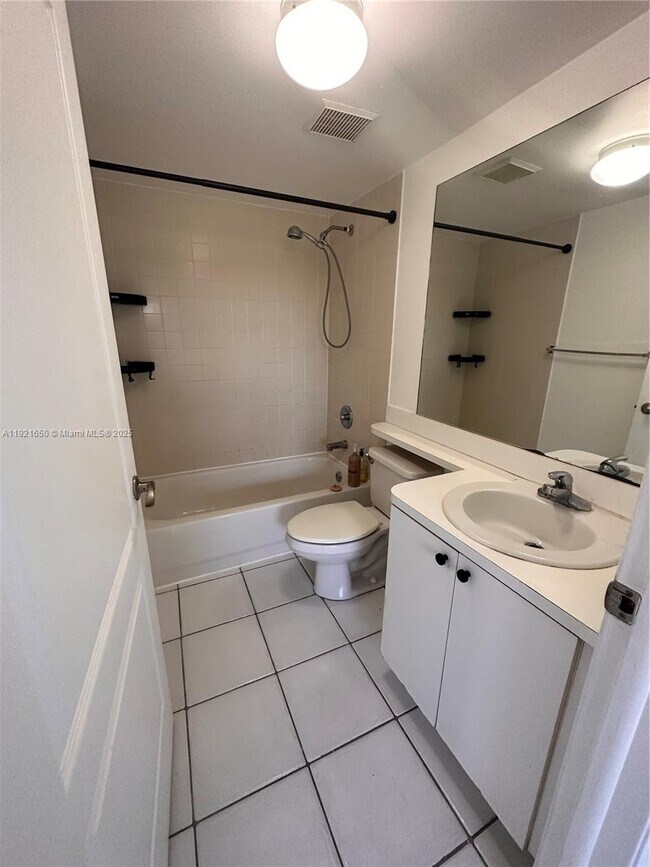 Building Photo - 3052 SW 27th Ave