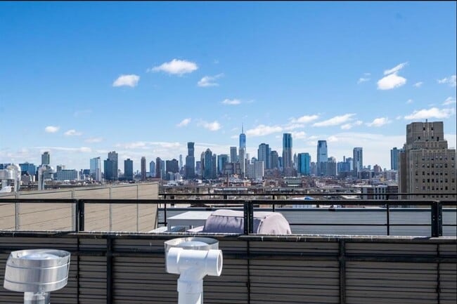 Building Photo - 650 Montgomery St