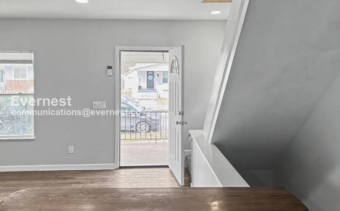 Building Photo - 1555 Myrtle Ave