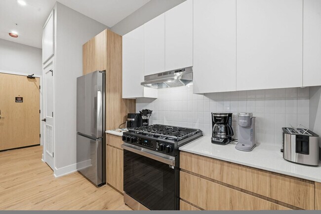 Building Photo - 6044 N Winthrop Ave