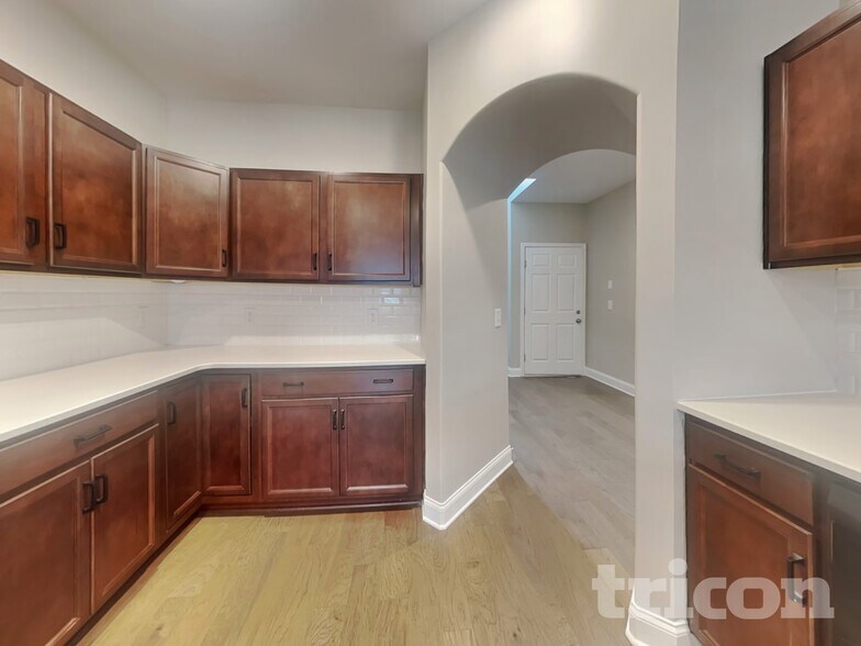 Building Photo - 1013 Wickshire Dr