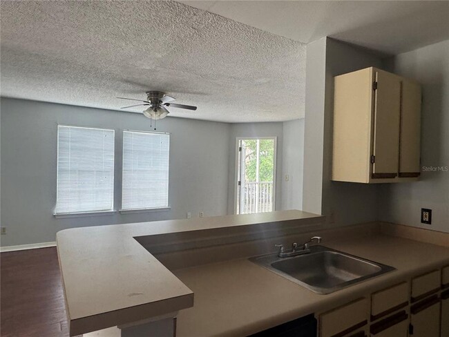 Building Photo - 6154 Westgate Dr