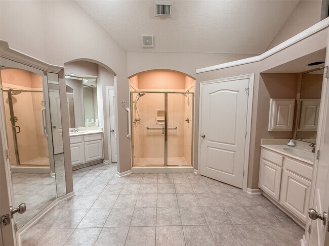 Building Photo - 2426 Clippers Square