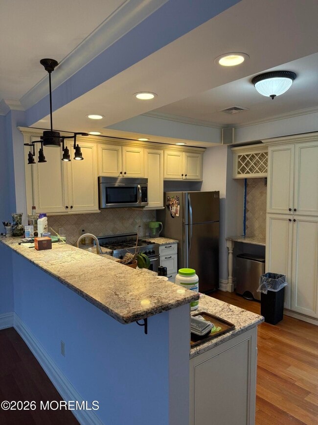 Building Photo - 206 3rd Ave