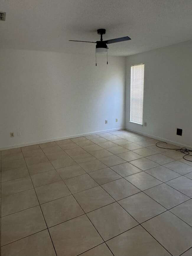 Building Photo - 11719 Fort Caroline Lakes Dr N