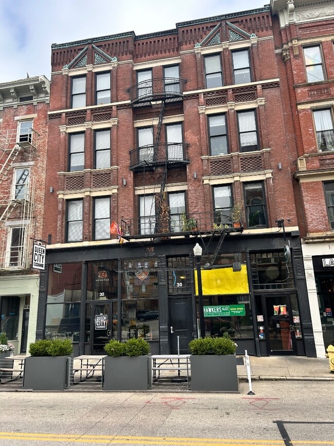 Building Photo - 30 W Court - Unit 204