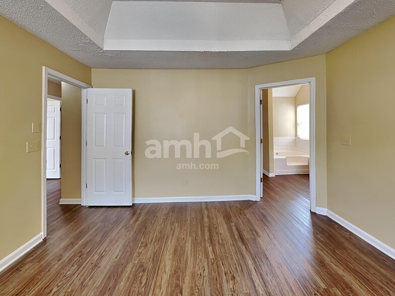 Building Photo - 1642 Village Place Cir NE