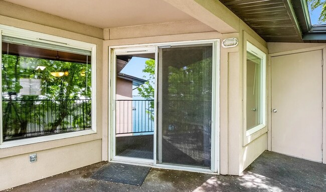 Building Photo - 2900 W Marina Dr