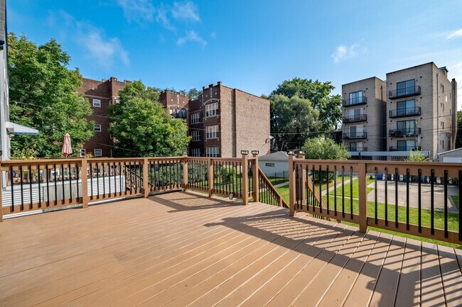 Building Photo - 6449 S Kenwood Ave