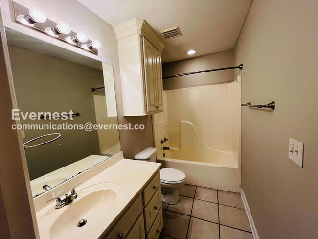 Building Photo - 236 Holmar Dr