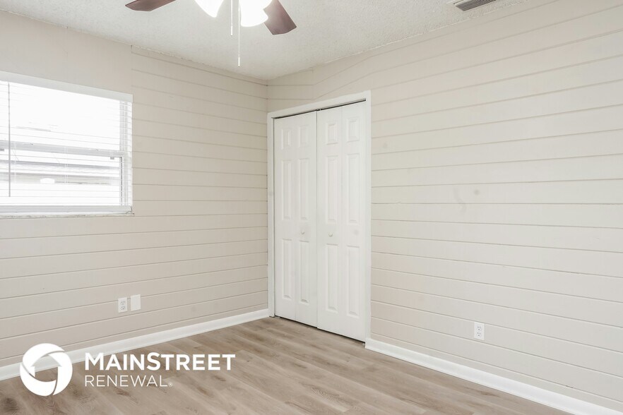 Building Photo - 1010 N Lavon Ave