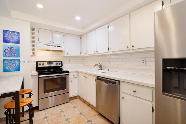 Building Photo - 780 NE 69th St