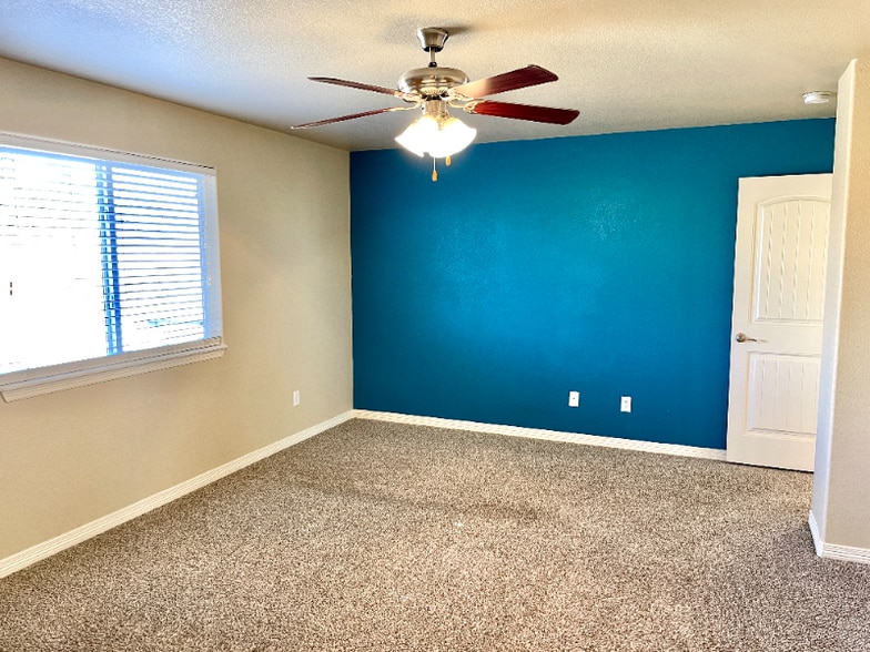 Building Photo - 8053 Pinfeather Dr