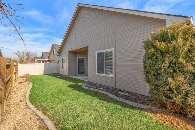 Building Photo - 911 N Scottish St