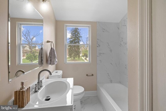 Building Photo - 1811 Ramblewood Rd