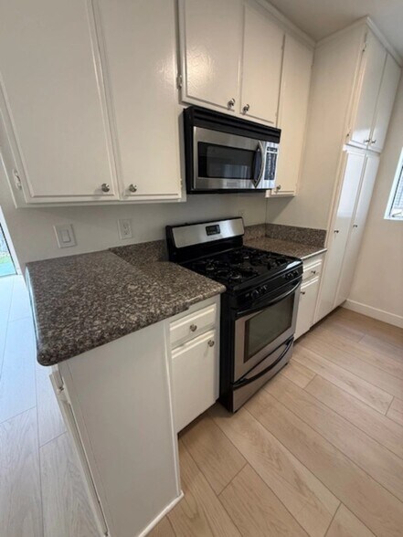 Building Photo - 408 N Venice Blvd
