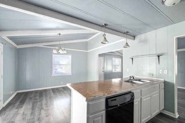 Building Photo - Welcome to your next home!