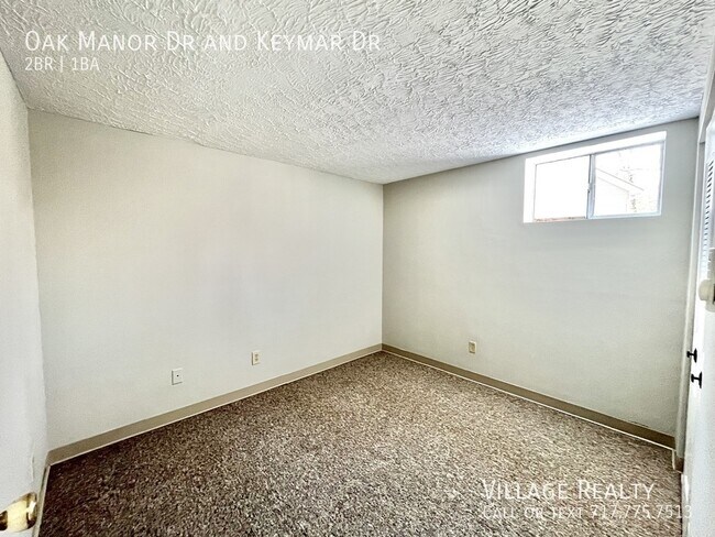 Building Photo - 221 Oak Manor Dr