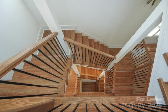 Building Photo - 1110 Greenleaf Ave