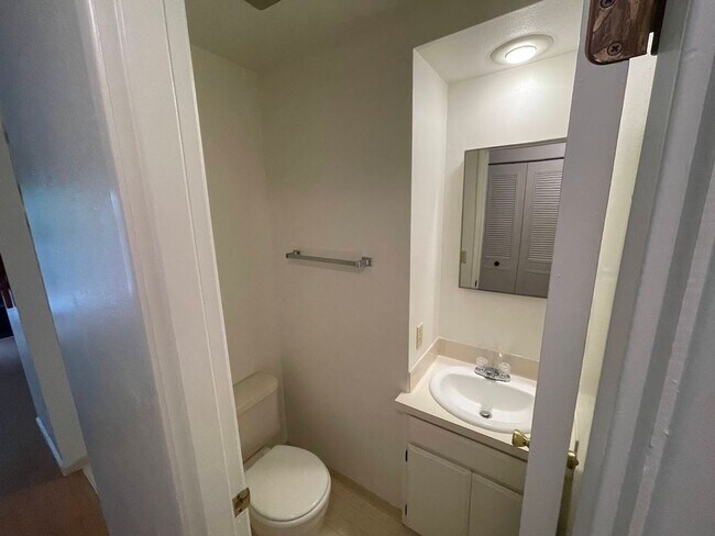 Building Photo - 2 br, 1.5 bath House - 138 Treehill Loop