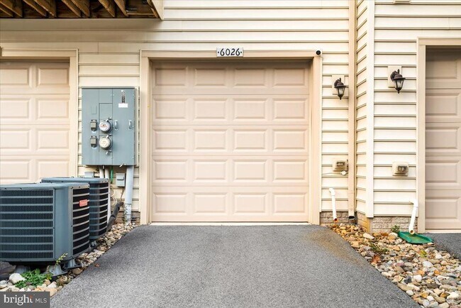 Building Photo - 6026 Forum Sq