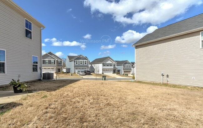 Building Photo - Stunning 4BD/2.5BTH 2-Story Single Family ...
