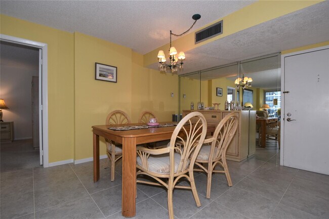 Building Photo - 525 N Ocean Blvd