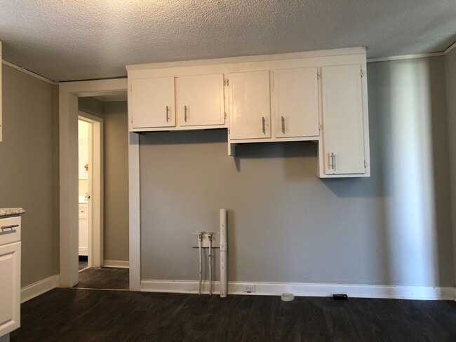 Building Photo - MOVE-IN READY!