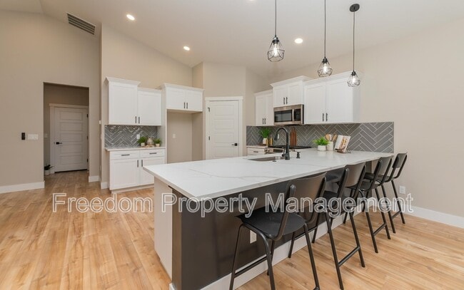 Building Photo - 2125 Oxon St