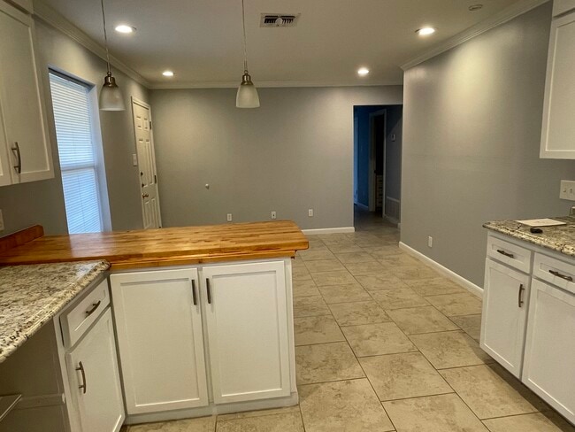 Building Photo - 4830 French Dr