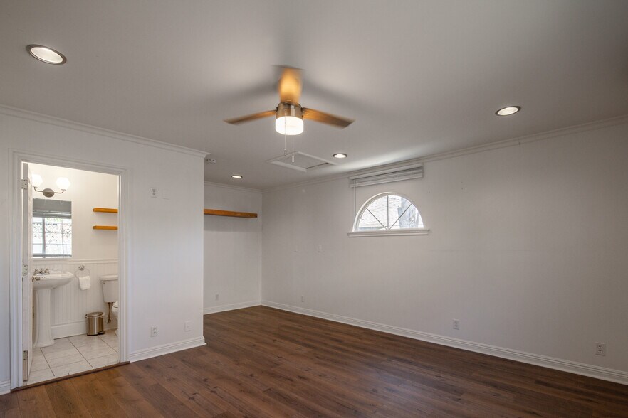 Building Photo - 5509 Willowcrest Ave