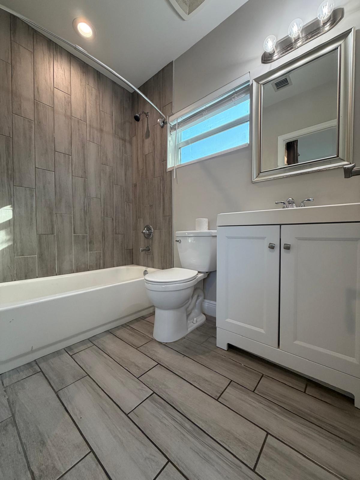 Building Photo - 1216 NW 6th Ct