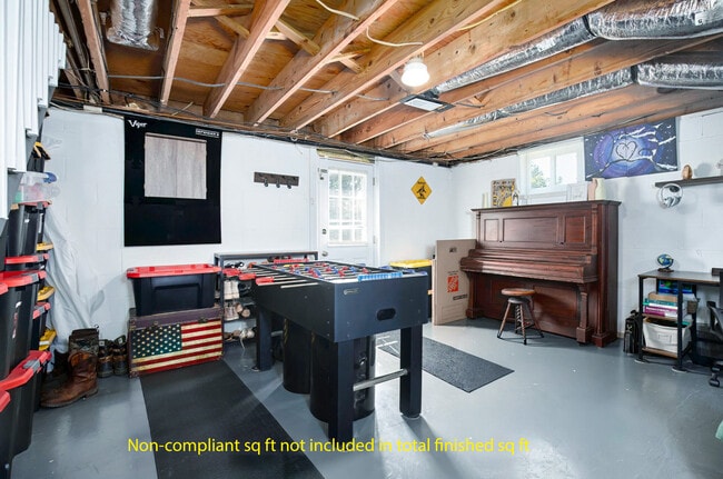 Building Photo - 413 Elm Street Heights