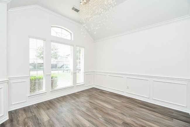 Building Photo - 10206 Hahns Peak Dr