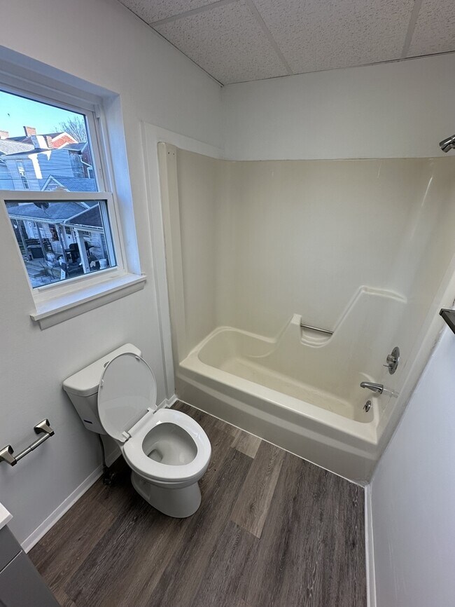 Building Photo - 113 E Middle St