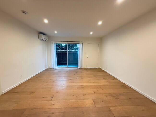 Building Photo - 517 Pier Ave