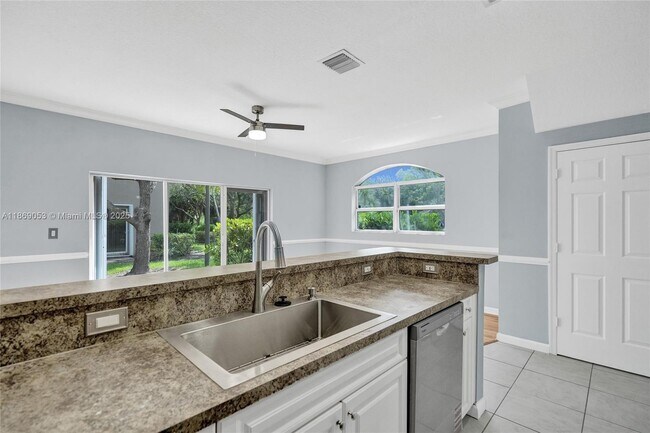 Building Photo - 3128 Coral Ridge Dr