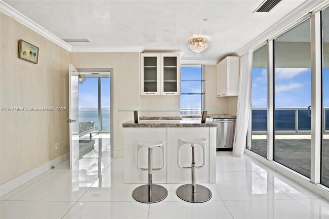 Building Photo - 1830 S Ocean Dr