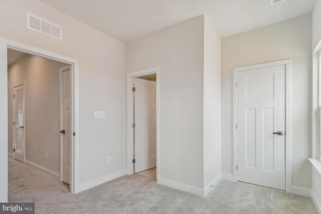 Building Photo - 4328 Ellipse Ter