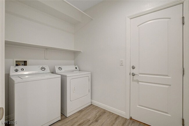 Building Photo - 1068 Riddle Glen St