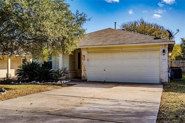 Building Photo - 1307 Dillon Lake Bend