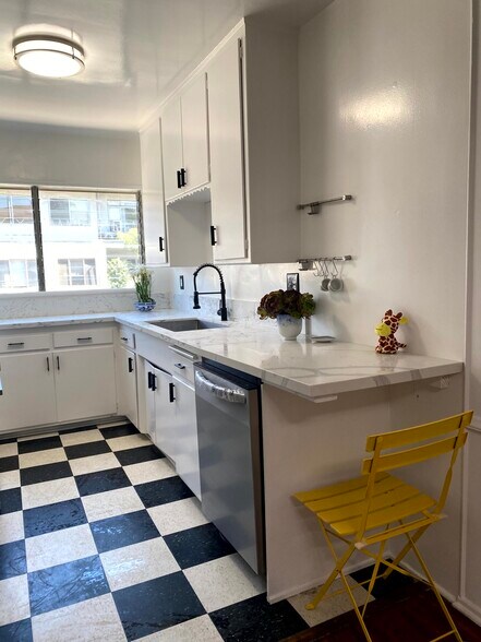 Building Photo - 1169 N Curson Ave