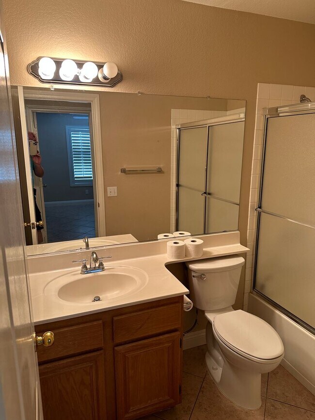 Building Photo - Henderson!!  Solar Panels!! Tankless Hot w...