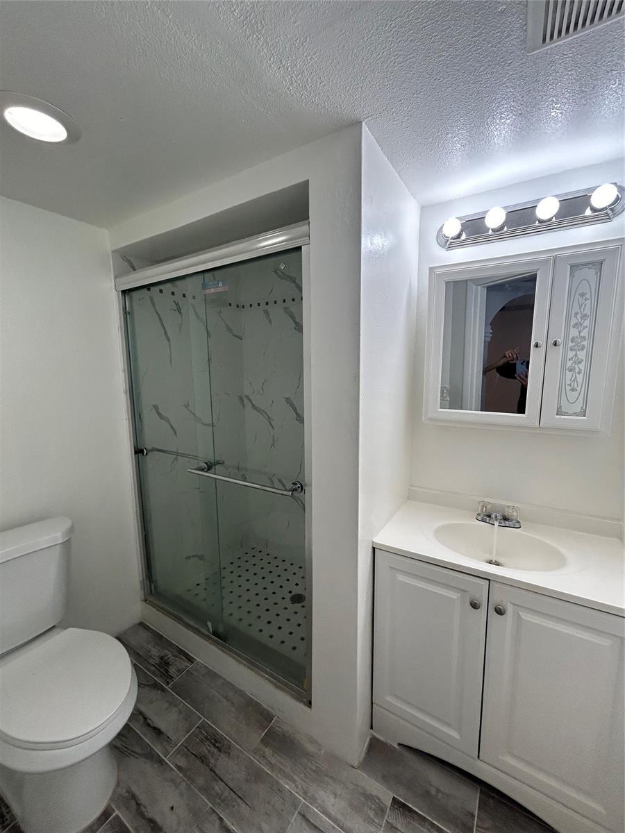 Building Photo - 8000 Fairview Dr