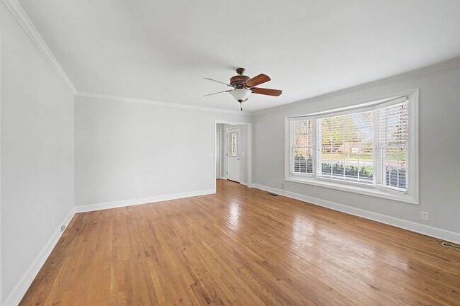 Building Photo - Stunning 3BR/2BA home in the desirable Temple Hills Golf Community!