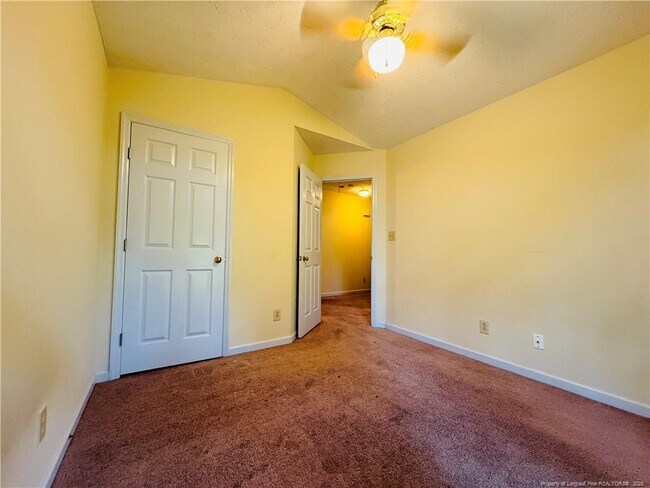 Building Photo - 5086 Summer Ridge Rd