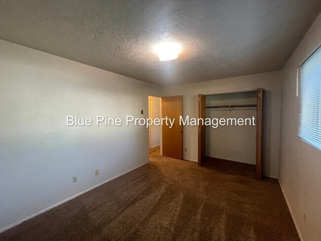 Building Photo - 1680 Calkins Ave